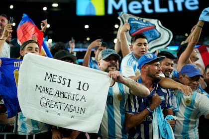 Hinchas argentinos durante el partido