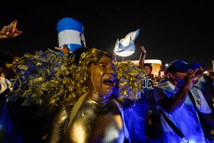 Hinchas argentinos, en la previa ante México, en el estadio Lusail de Doha