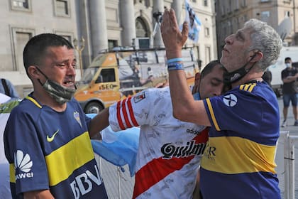 Hinchas de Boca y de River comparten el mismo dolor