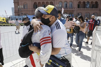 Hinchas de Boca y de River comparten el mismo dolor