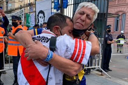 Hinchas de Boca y de River comparten el mismo dolor