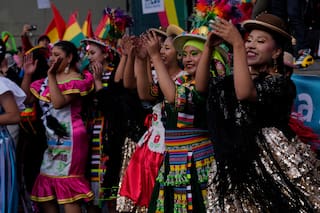 Hinchas celebran triunfo de Bolivia ante Surinam y sueñan con la clasificación a un segundo Mundial