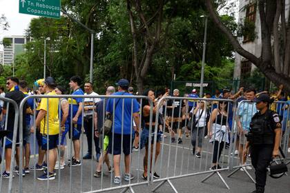Hinchas de Boca esperando para entrar al Maracaná