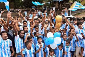 Hinchas de Kerala con la camiseta de la selección argentina