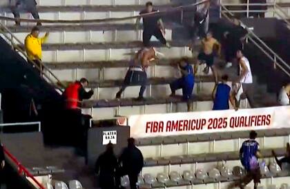 Hinchas de Peñarol y Quilmes, de Mar del Plata, enfrentados cara a cara