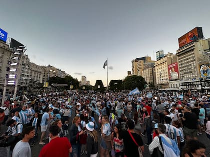 Hinchas en el banderazo del Obelisco