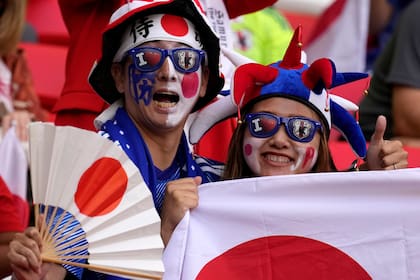 Hinchas japoneses durante el partido frente a Costa Rica en Qatar 2022