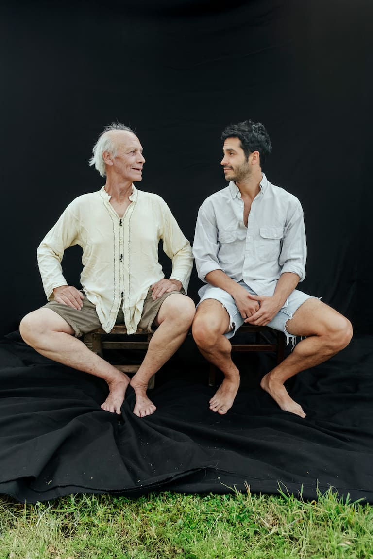 Friki Lichter en una imagen de 1982 en su casa de Golondrinas (Foto: Archivo familiar). Friki y su hijo Serafín Lichter en Golondrinas, en 2025 (Foto: Alejandra Piovano)