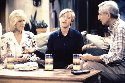 Hirson en una escena de Ellen, junto con la comediante Ellen DeGeneres