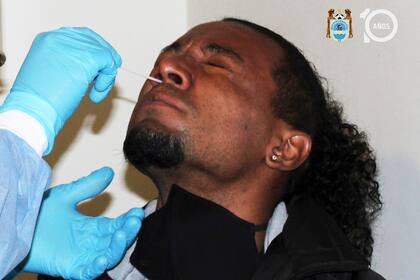 Hisopados en el plantel de Binacional de Perú.