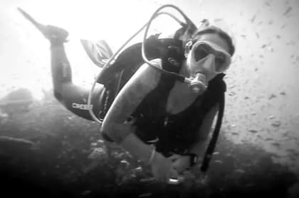 Hissora fue una de las primeras en llegar a la cubierta superior, pero no tenía chaleco salvavidas