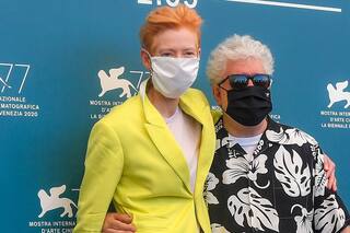 Venecia: Swinton y Almodóvar presentaron La voz humana sin distancia social