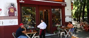 Un grupo de amigos descubrió esta variedad romana y la de mortadella y pistachos es famosa en el barrio