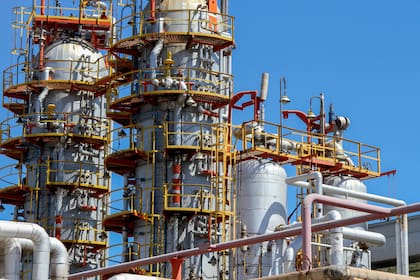 Historia y futuro. Inaugurada en 1925 bajo la visión de Enrique Mosconi, hoy combina su legado industrial con tecnología de clase mundial.