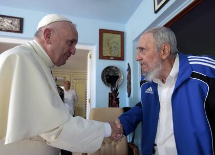 Histórica foto de Francisco con Fidel