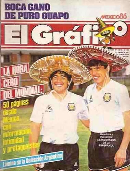 Histórica tapa de la revista El Gráfico horas antes del debut en el Mundial; las sonrisas fueron para la cámara, Maradona y Passarella ya no se hablaban