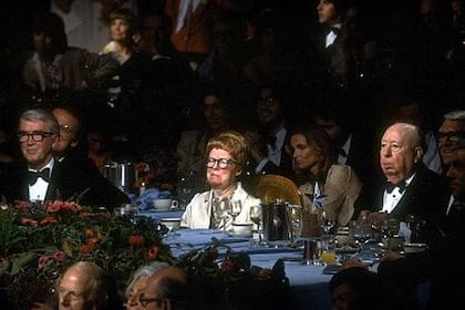 Hitchcock y Reville, durante la ceremonia de los premios AFI de 1979