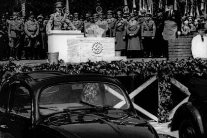 Hitler necesitaba competir con los carros de venta masiva de Ford; el Escarabajo fue su carta