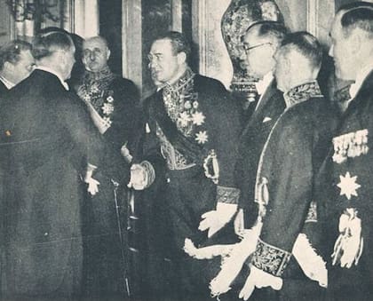 Hitler saluda al embajador argentino Eduardo Labougle Carranza, el 8 de febrero 1933