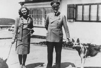 Hitler y Eva Braun se casaron el 29 de abril de 1945, un día antes de morir.