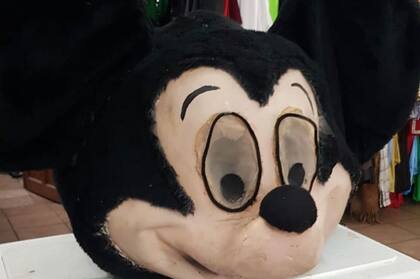 Hizo la máscara de Mickey "más fea del mundo" y hoy vende a todo el mundo