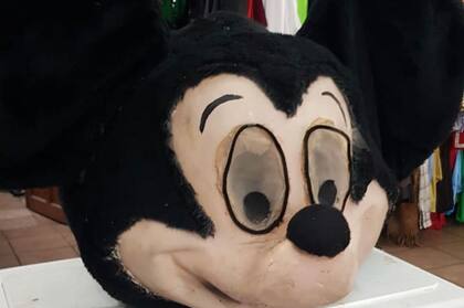 Hizo la máscara de Mickey "más fea del mundo" y hoy vende a todo el mundo