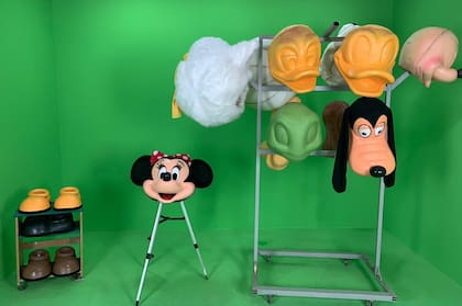 Hizo la máscara de Mickey "más fea del mundo" y hoy vende a todo el mundo