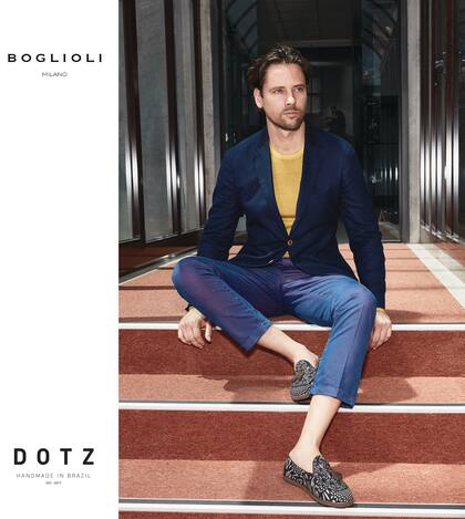 Hizo una con la marca Italiana Boglioli y fue invitado por la Universidad Bocconi de Milán a presentar su proyecto zapatero