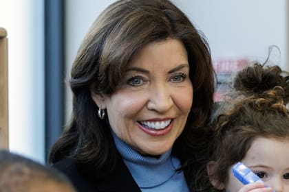 Hochul anunciará avances del programa de comidas escolares universales