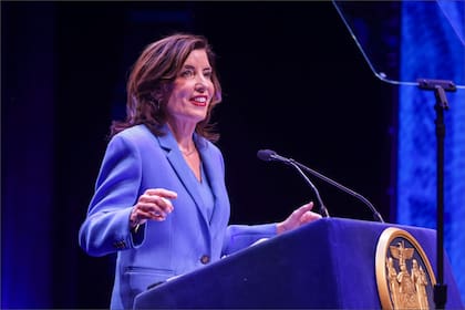 Hochul apunta a crear 100 mil viviendas asequibles para luchar contra la crisis en Nueva York