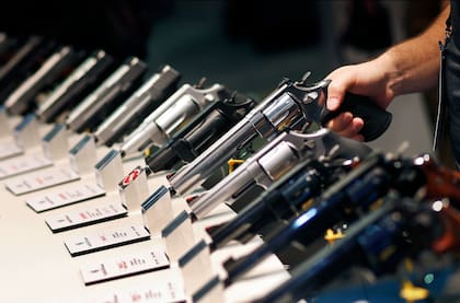 Hochul avanza en una legislación contra la conversión de armas en Nueva York