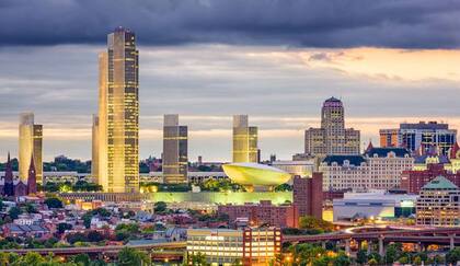 Hochul invierte US$400 millones para impulsar el crecimiento económico y mejorar la ciudad de Albany