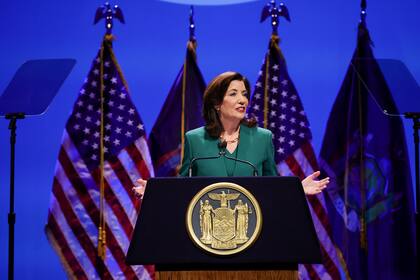 Hochul propuso reducir los impuestos a los asalariados de clase media, ampliar el crédito fiscal por hijo y garantizar comidas sin costo en las escuelas públicas (Mike Groll/Oficina de la gobernadora Kathy Hochul)