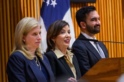 Hochul señaló, junto al alcalde de la ciudad de Nueva York, Zohran Mamdani, y la comisionada del departamento de policía local, Jessica Tisch, que la seguridad del territorio aumentó