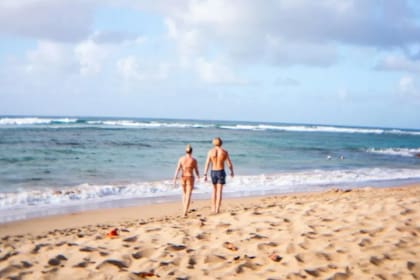 Hoeller y su pareja disfrutan de las playas de Puerto Rico