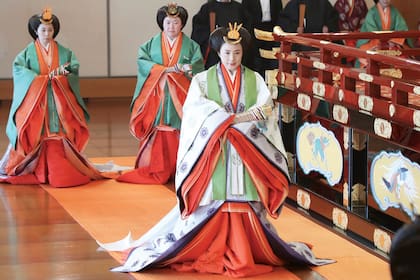Tal como indica la tradición, Masako lució un kimono de doce capas, llamado junihitoe, para ser proclamada emperadora consorte.