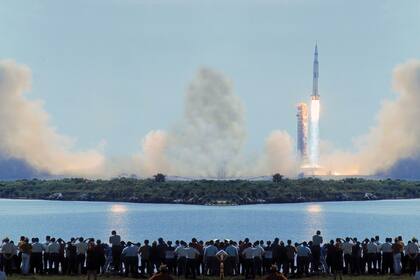 El Apolo 11 despegó con éxito el 16 de julio de 1969, a las 13:32, del complejo de cabo Kennedy (Florida)