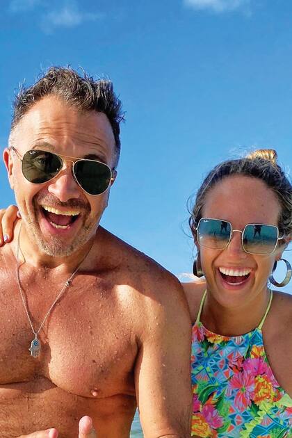 "A los 20 debuté en teatro con papá en su unipersonal Prende el optimismo. Estuvo bueno como primer acercamiento al público"