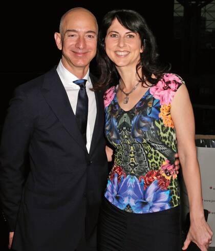 En abril, firmaron un acuerdo de divorcio por ¡35 mil millones de dólares!, que convierte a ella en una de las mujeres más ricas del mundo.