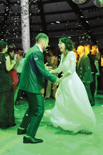 Felices, los novios bailaron hasta la madrugada acompañados por sus 150 invitados