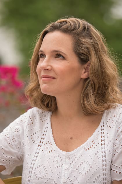 Además de la fuerte herencia musical de los Mihanovich, su madre, Victoria Canale, era profesora de guitarra y fue quien le enseñó a tocar a los 5 años.