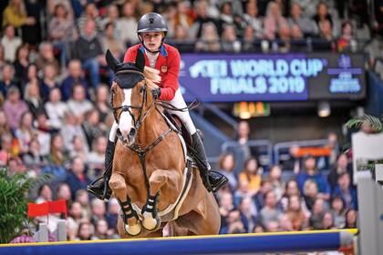 Eve Jobs con la ropa del equipo de Estados Unidos (que, hace un par de años, también integró Jessica Springsteen, hija del rockstar Bruce).