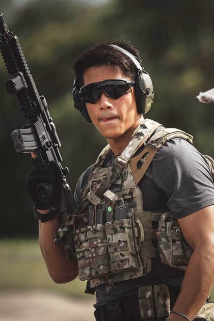 En su cuenta de Instagram, el príncipe comparte imágenes de sus entrenamientos militares –es capitán de las Fuerzas Armadas de Brunéi y piloto formado por la RAF (Real Fuerza Aérea británica).