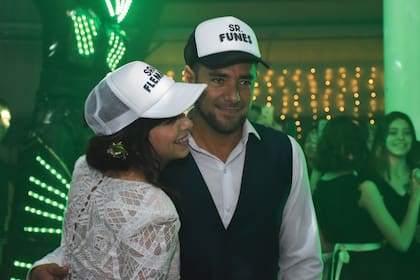 Para el momento del carnaval carioca se repartieron gorras con la frase “Sr. Funes y Sra. Flematti”.