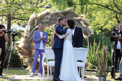 El primer beso como marido y mujer.