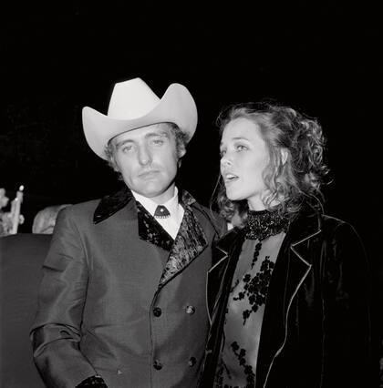 Dennis Hopper y Michelle Phillips