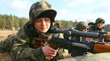 Holanda busca reclutar a las mujeres para hacer el servicio militar