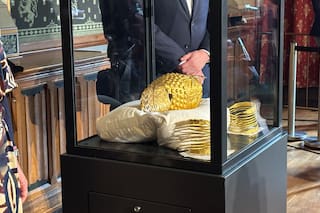 Holanda recupera casco de oro robado de museo y que era venerado en Rumania