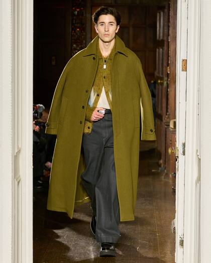 Holden Fraser tuvo al mejor fan sentado en primera fila. El actor Brendan Fraser grabó videos de la pasada de su hijo