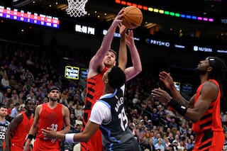 Holiday y Clingan conducen a Trail Blazers hacia la victoria de 135-119 ante Jazz